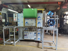 Roto cast molding machine rotomoulding machine for PVC toy high temperature runs by electricity 3 plate working