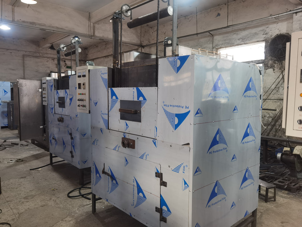 Roto cast molding machine rotomoulding machine for PVC toy high temperature runs by electricity 3 plate working